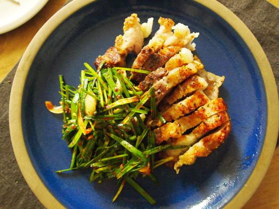 일품 요리로 손색없는 삼겹살 수육이 30여분만에 완성되었다.