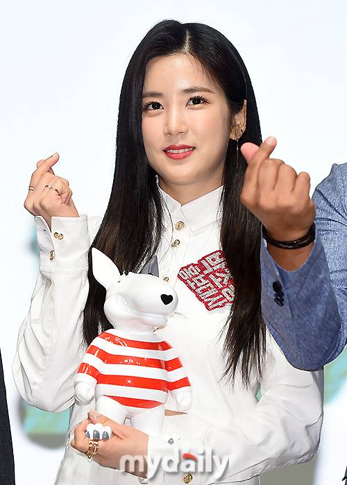 ▲ '깜찍한 손하트'