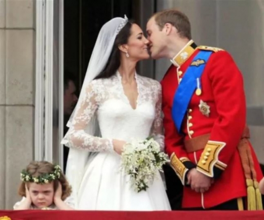 영국 윌리엄 윈저 왕자와 아내 케이트 미들턴의 결혼식 당시, 귀를 막고 있는 아이의 모습이 눈에 띈다.