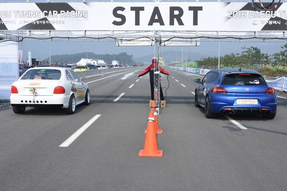 지난해 대구 튜닝카 레이싱 대회의 경기장면. [사진 대구시]