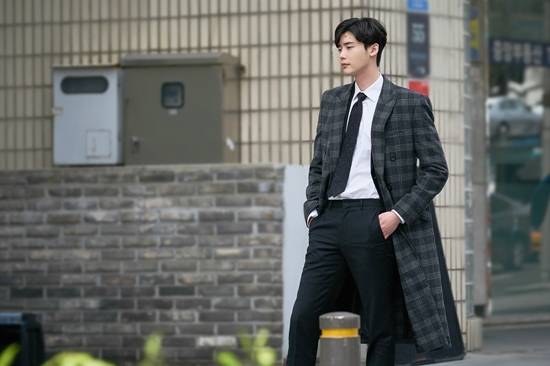 '당신이 잠든 사이에' 이종석 비하인드 컷 (사진=YG엔터테인먼트 제공)