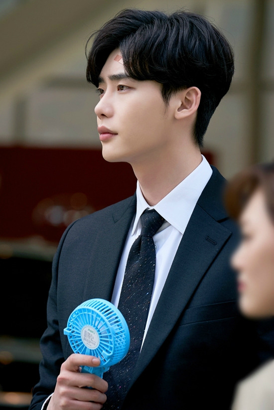 '당신이 잠든 사이에' 이종석 비하인드 컷 (사진=YG엔터테인먼트 제공)