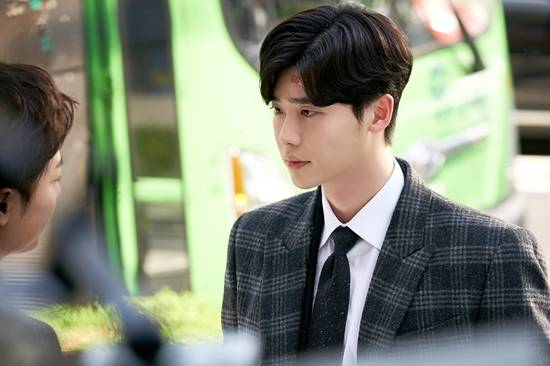 '당신이 잠든 사이에' 이종석 비하인드 컷 (사진=YG엔터테인먼트 제공)