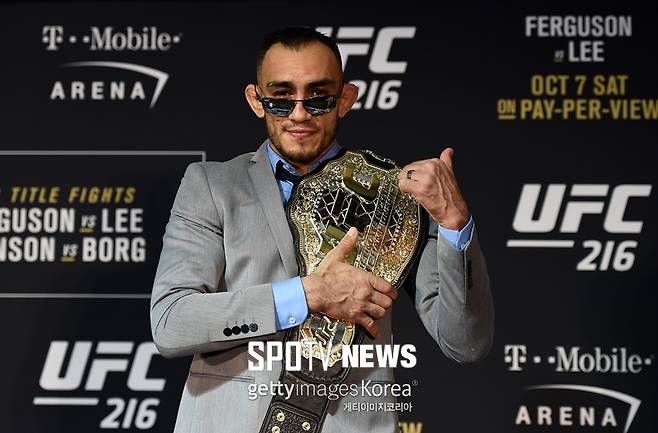 ▲ "체크메이트" 토니 퍼거슨은 코너 맥그리거에게 두 가지 중 하나를 선택하라고 요구했다.