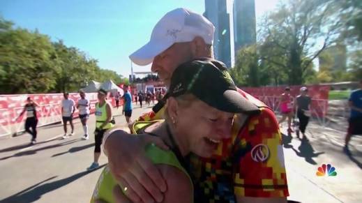 두사람은 결승선 통과 후 한마디 말 대신 위로의 포옹을 나누며 서로의 마음을 이해했다.