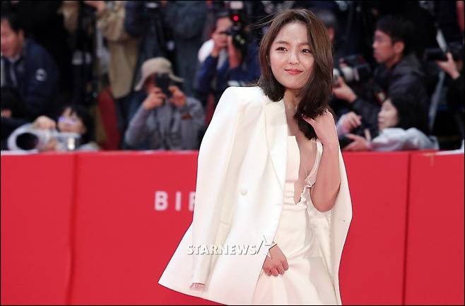 [★포토]서신애, '드레스가 좀 과감한가요?'