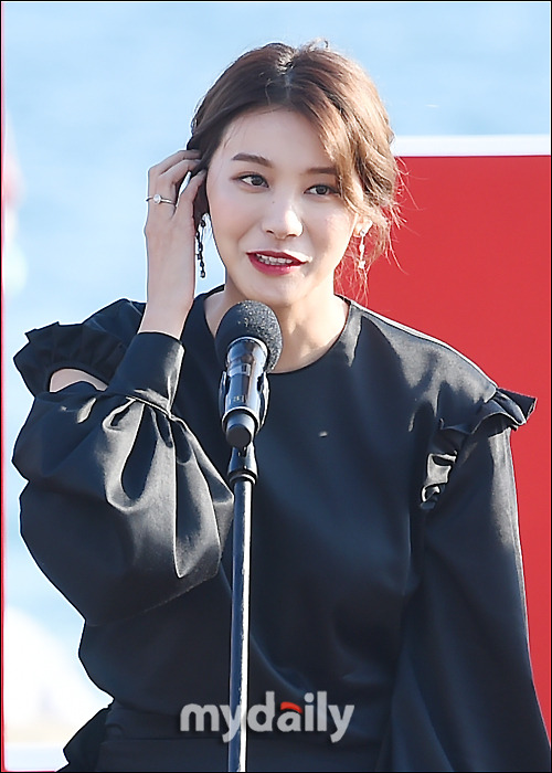 ▲유인영, '부산영화제 밝히는 미모'