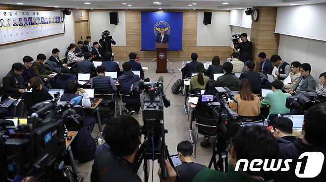 13일 오전 서울 중랑경찰서에서 길우근 형사과장이 '어금니 아빠' 이영학에 대한 수사결과를 브리핑하고 있다. 2017.10.13/뉴스1 © News1 신웅수 기자