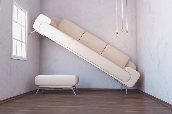 아직까지도 익숙한 건 ‘가성비 세대’답게 최저가 검색이고 가격 비교였다. 4평짜리 코딱지만한 집에서, 어차피 계약 기간이 만료되면 타의로 떠나야 될지도 모르는 집에서 이 집에 들어맞는 가구들을 산다고 한들 어차피 다른 공간으로 가면 버릴지도 모르는데. 게티이미지뱅크