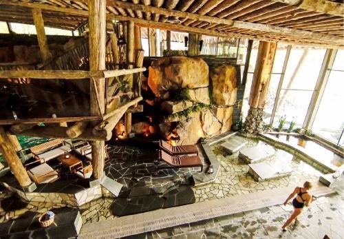 린난사리 국립공원 내 야르비쉬단 리조트 스파.