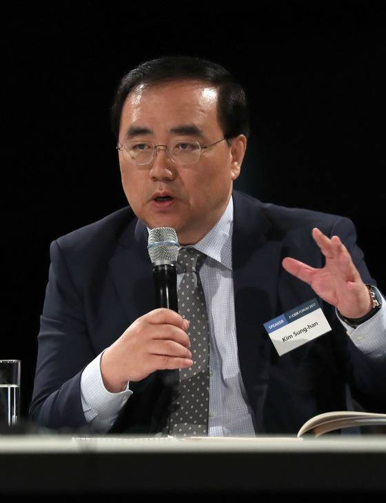 김성한 고려대 국제대학원장은 키신저의 해법을 "전형적인 강대국 논리"라고 비판했다. 김성룡 기자