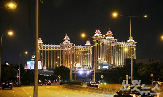 반짝이는 화려한 마카오의 밤을 함께 느껴보자. (사진=스테이앤모어 제공)