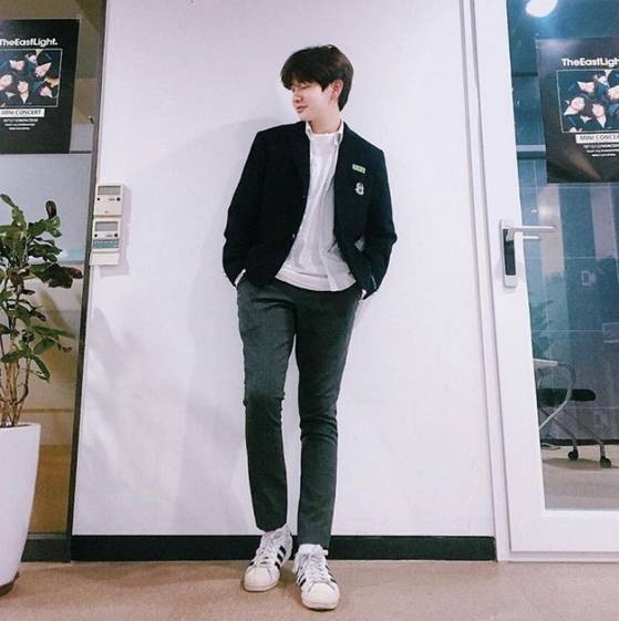 이우진이 지난 16일 올린 교복 사진. [사진 이우진 인스타그램]