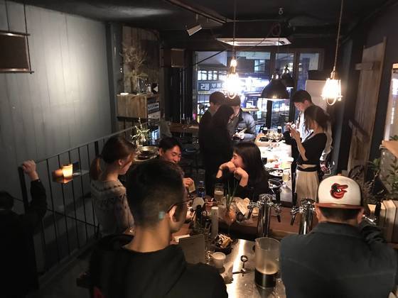 흑맥주 스타우트를 파는 '성수스타우트'. [사진 성수스타우트]