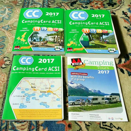 유럽에는 수천 개의 캠핑장이 곳곳에 널려있다. 비수기 동안 캠핑장 이용료를 할인받을 수 있는 ACSI 캠핑카드. 비수기 일정은 캠핑장마다 각각 다르다. [사진 장채일]