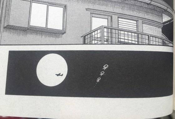 어릴 적 보았던 만화에 나오는 '보름달 속 비행기' 장면. [사진 이상원]