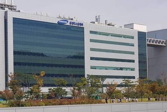 삼성디스플레이 공장 건물의 모습 /김종형 인턴기자