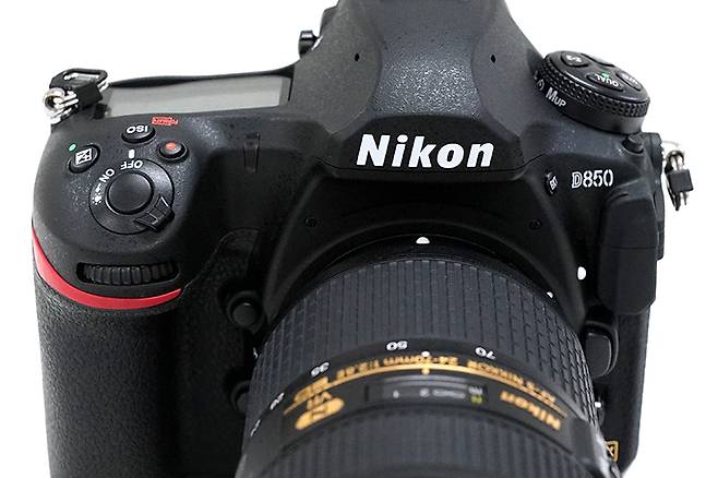 니콘 D850.