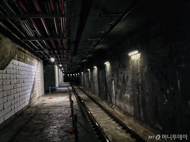 21일 시민들에게 공개된 일명 '신설동 유령역' /사진=남궁민 기자