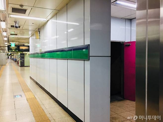 지하철 2호선 신설동역 승강장 한 쪽에 위치한 유령역 입구 /사진=남궁민 기자