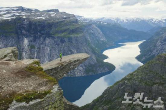 노르웨이에서 가장 긴 협만인 송네피오르. 총길이 204km, 깊이 평균 700m로 가장 깊은 곳은 1300m에 달한다. (사진=노랑풍선 제공)