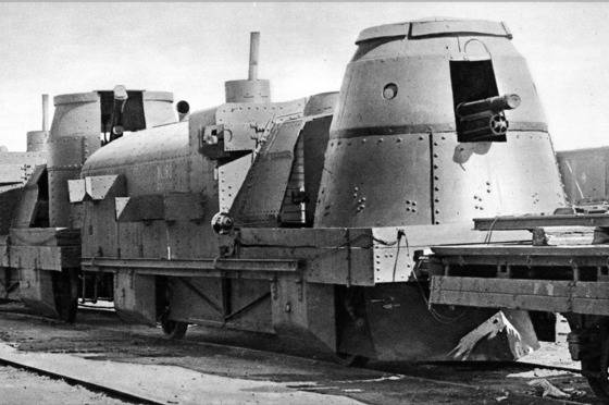 체코 군단이 이용한 러시아제 무장열차. 대포와 기관총 진지까지 갖췄다.