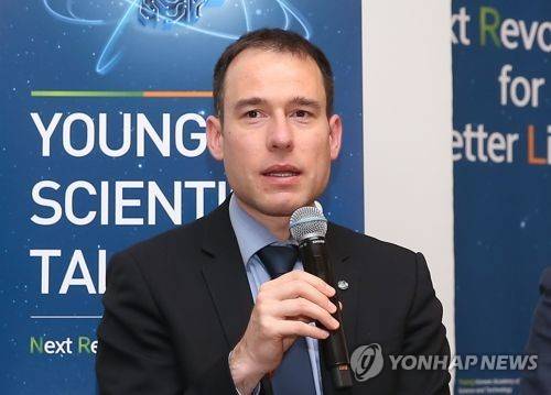 (서울=연합뉴스) = 한국차세대과학기술한림원(Y-KAST)은 1일 중구 더플라자호텔에서 '영사이언티스트톡 2017'을 열었다. 사진은 행사에 참석한 모리츠 리드 영국 옥스퍼드대 교수. 2017.11.1[한국과학기술한림원 제공]