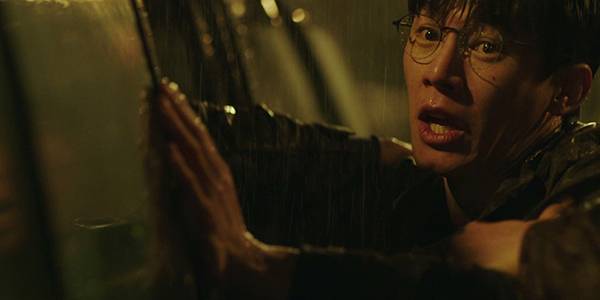 영화 ‘기억의 밤’ 파이널 예고편의 한 장면. - 메가박스 플러스엠 제공. 영화 ‘기억의 밤’ 파이널 예고편의 한 장면. - 메가박스 플러스엠 제공.