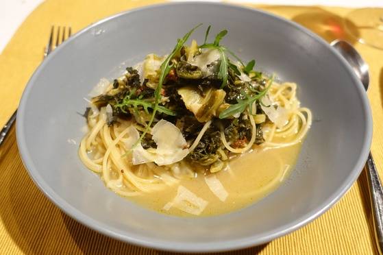 마무리 식사로 나온 우거지 파스타. 실험을 거듭해 레시피를 7번이나 개정한 ‘프렙’의 스테디 셀러 메뉴다.