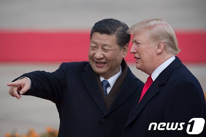 도널드 트럼프 미국 대통령과 시진핑 중국 국가주석이 9일 (현지시간) 베이징 인민대궁전에서 열린 환영식에 참석하고 있다. © AFP=뉴스1 © News1 우동명 기자