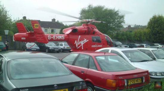 영국 주택가에 내려앉은 응급헬기. CBSTV 영상 캡처