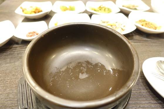 점심 메뉴인 생아구탕은 처음 먹어봤다. 맛있고 국물이 시원해 시쳇말로 ‘완탕’, 뚝배기를 완전히 비웠다.