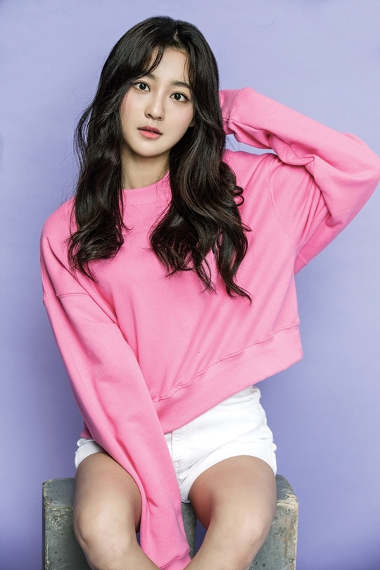 강민아