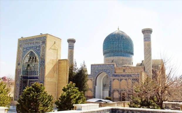 중앙아시아 최대의 정복자 아미르 티무르가 잠들어 있는 구르 아미르.