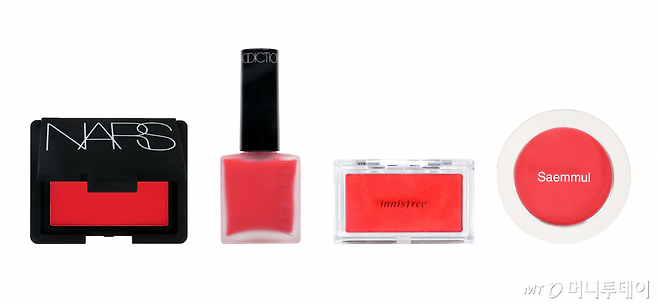 (왼쪽부터) 나스 블러쉬 익지빗 에이, 어딕션 치크폴리쉬 04, 이니스프리 '마이 블러셔' 9 볼 빨간 동백꽃, 더샘 샘물 싱글 블러셔 RD01 드래곤 레드/사진=김창현 기자