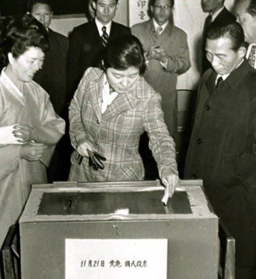 1972년 오늘 유신헌법이 국민투표를 통해 확정됐고, 민주주의가 제도적으로 파괴됐다. 자료사진.