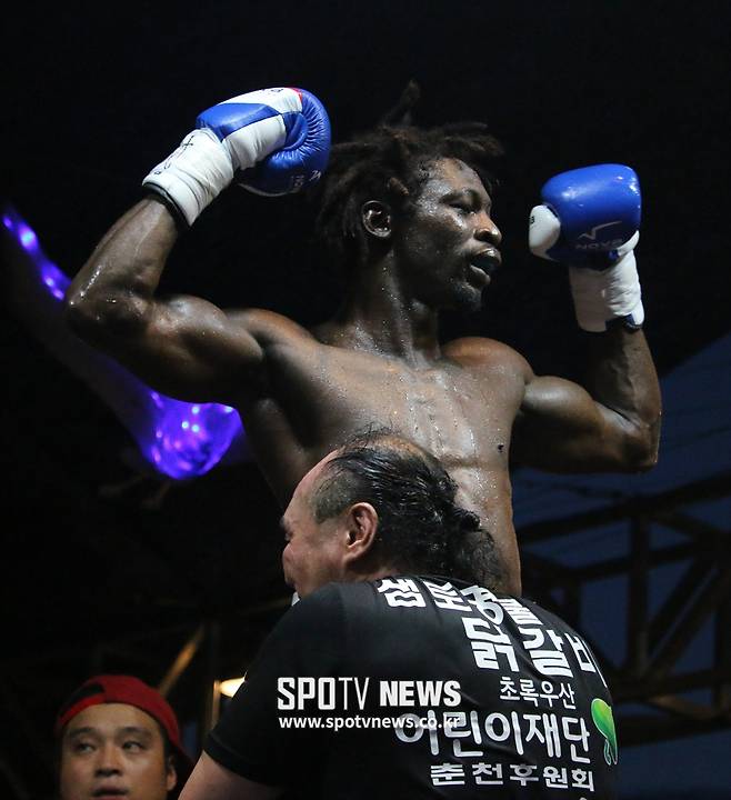 ▲ 이흑산이 첫 국제전에서 일본 선수를 이기고 무패 전적을 이어 갔다. ⓒ이교덕 기자