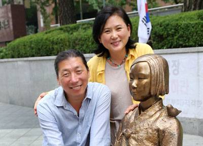 평화의 소녀상을 제작한 김운성·김서경씨 부부. /조선DB