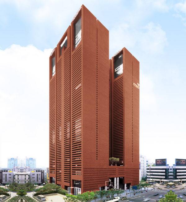 서울 강남구 서초동의 대표적 벽돌 건물인 '강남 교보타워'. 계획당시 다양한 형태의 구현과 시공성(경량화)를 위해 벽돌타일형태로 제작돼 설치됐다. /위키백과