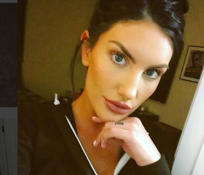 어거스트 에임스가 자신의 인스타그램에 올린 셀피. 인스타그램 갈무리.