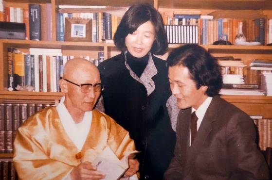 전남 고흥군 ‘조종현·조정래·김초혜 가족문학관’에 전시된 시조시인 조종현 선생(왼쪽부터)과 김초혜 시인, 조정래 작가의 사진. 프리랜서 장정필