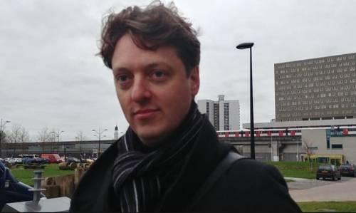 건축가 잔더르 페르묄런 빈드산트 (암스테르담=연합뉴스) 정아란 기자 = 네덜란드 암스테르담 교외의 더플랏 클레이뷔르흐를 개조한 건축가 잔더르 페르묄런 빈드산트가 과정을 설명하고 있다. 2017.12.13 airan@yna.co.kr