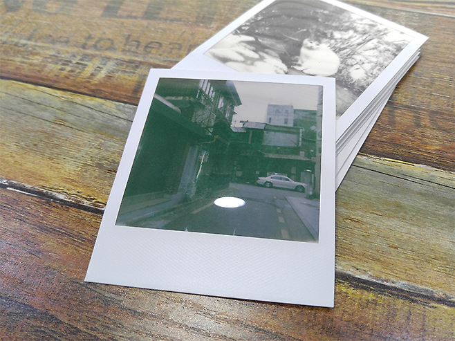 폴라로이드 사진 특유의 느낌