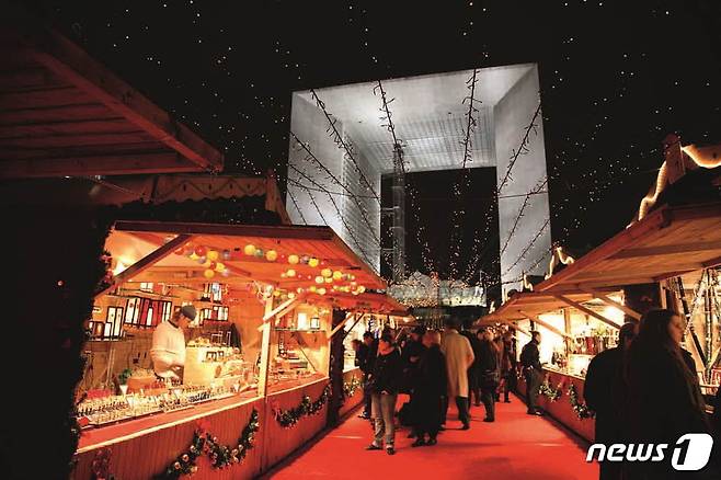 파리 라 데팡스 크리스마스 마켓  파리관광안내사무소 제공© News1