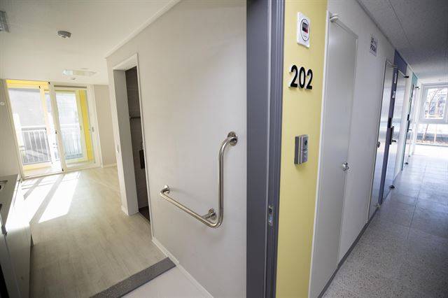 26일 오후 서울 강서구 가양동에서 국내 첫 모듈러 행복주택 '라이품' 준공식이 열렸다. 사진은 주택 내부 모습.  서울=연합뉴스