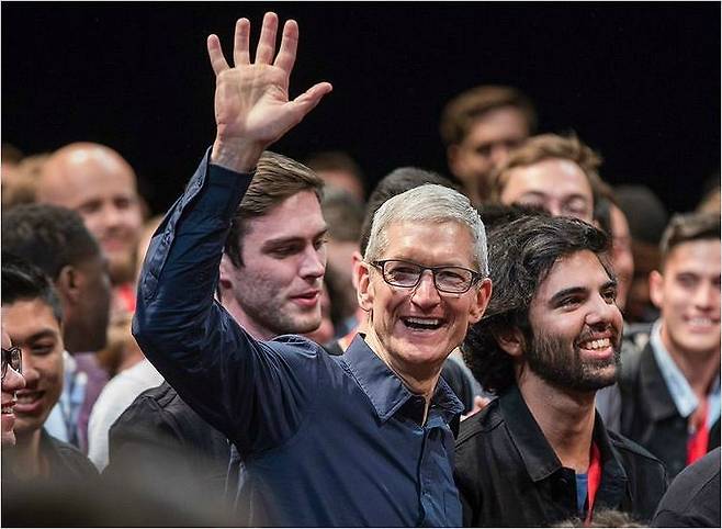 애플 팀 쿡 CEO (사진=트위터)