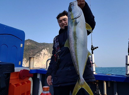 ‘도시어부’ 마이크로 닷, 새해 첫 부시리 인증샷 “낚시에 어울리는 노래 만들어”