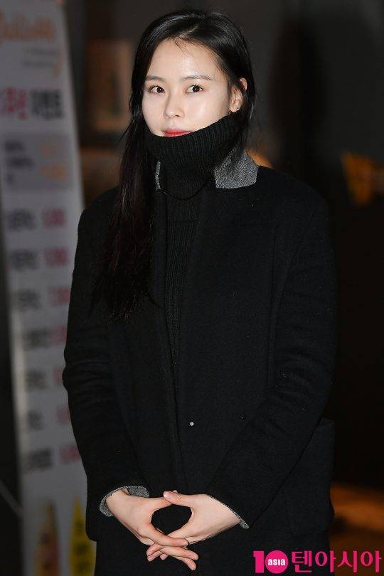 배우 지윤하가 5일 오후 서울 영등포구 여의도동에 위치한 음식점에서 열린 JTBC 드라마 ‘언터쳐블’ 종방연에 참석해 포즈를 취하고 있다.