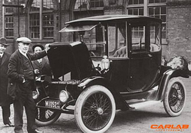 1832년 스코틀랜드 사업가 로버트 앤더슨이 발명한 '원유전기마차' (이미지 : 위키백과)