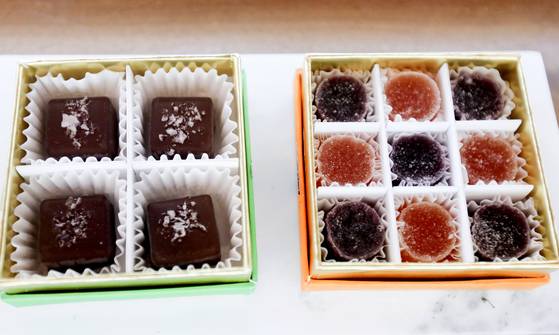 대마성분이 들어있는 캔디. 상자 밖에 적혀있는 성분을 보지 못하면 마약류 상품이라는 생각을 하기 힘들다. 캘리포니아주 웨스트 할리우드의 메드맨 디스펜서리에서 지난 2일부터 팔리고 있는 대마 캔디제품이다.